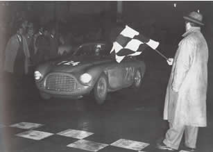 Giannino Marzotto vince la Sua prima Mille Miglia nel 1950 a bordo di una Ferrari 195S Berlinetta Touring.